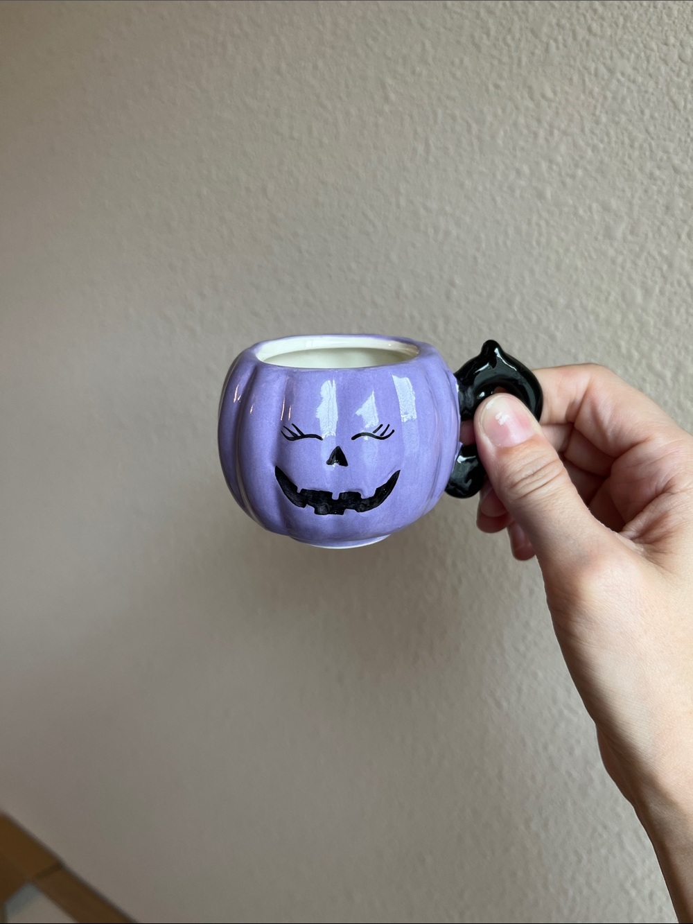 Stackable ceramic Halloween pumpkin espresso mugs - Picture 3 of 4
